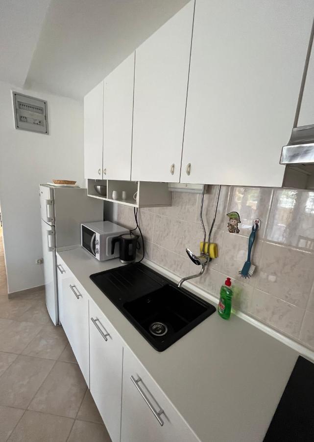 Apartments And Rooms Markovski Palit Exterior photo