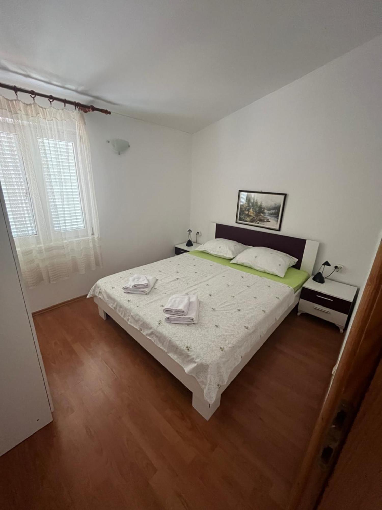 Apartments And Rooms Markovski Palit Exterior photo